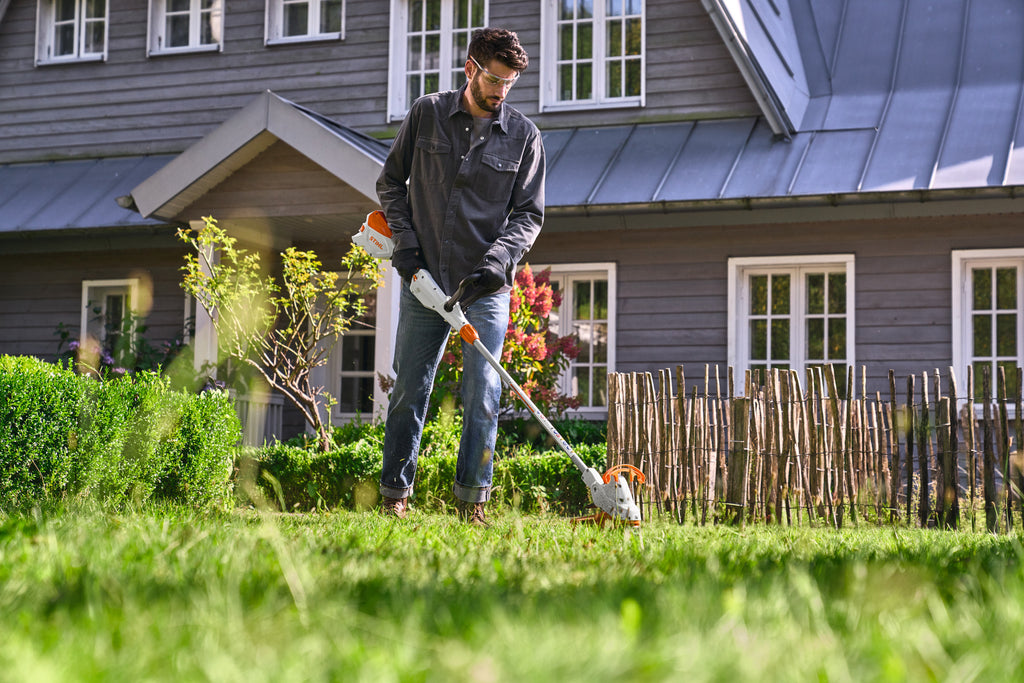 Stihl FSA 50 Battery Powered Trimmer | Includes AK 10 Battery & AL 101 Charger