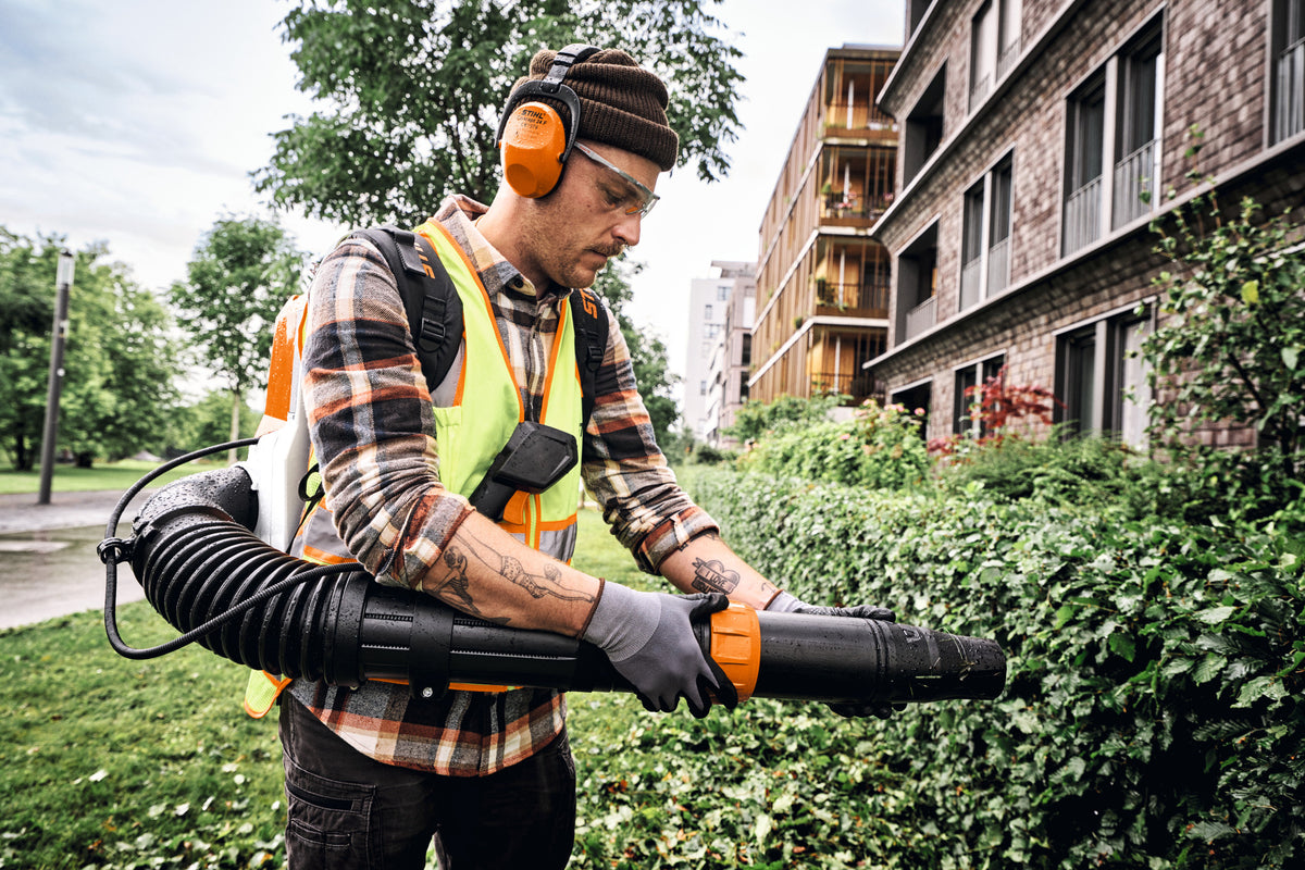 Stihl BRA 280 Battery Powered Backpack Blower | Set includes (2) AP 300 S Batteries & AL 301 Charger