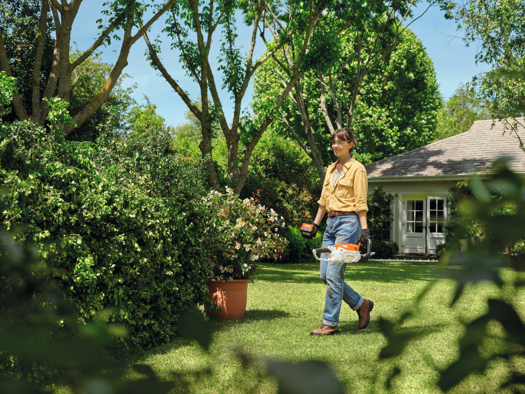 Stihl HSA 60 Battery Powered Hedge Trimmer | Set includes AK 10 Battery & AL 101 Charger