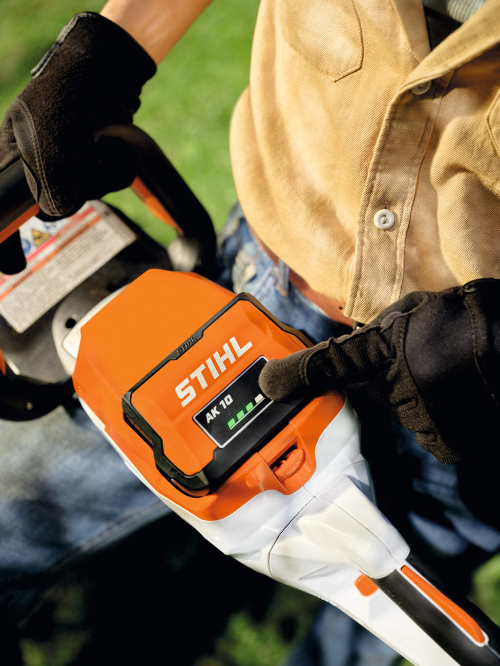 Stihl HSA 60 Battery Powered Hedge Trimmer | Set includes AK 10 Battery & AL 101 Charger