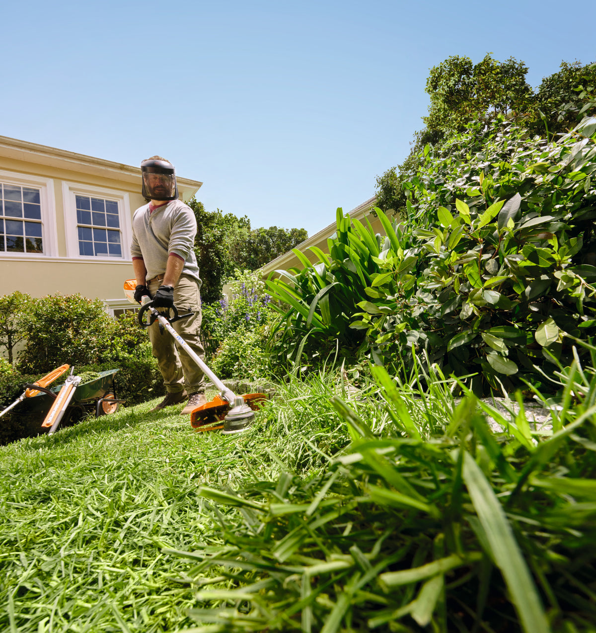 Stihl KMA 80 R Battery Powered Kombi Motor | Set includes AK 30 Battery, AL 101 Charger & FS-KM Trimmer Attachment