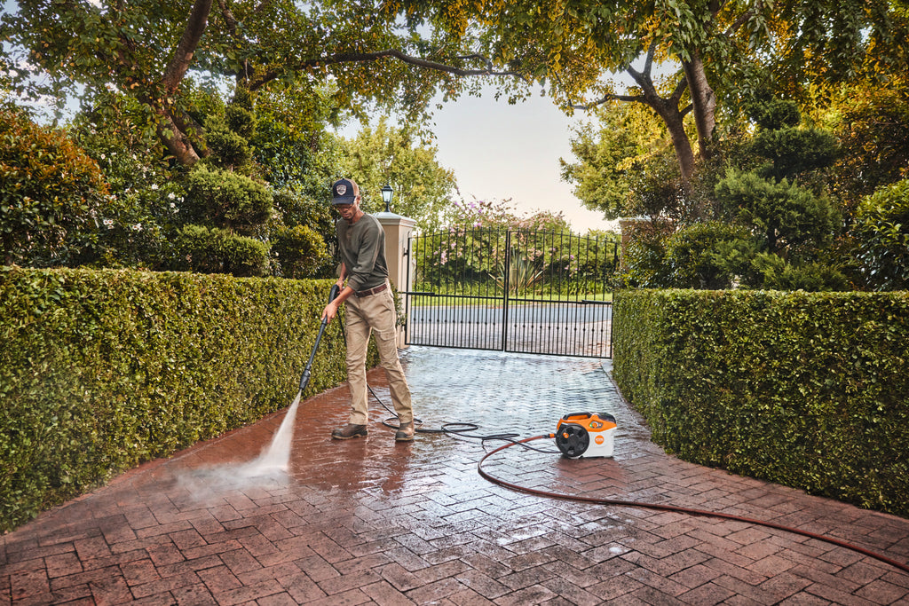 Stihl REA 100 Plus Battery Powered Pressure Washer Set
