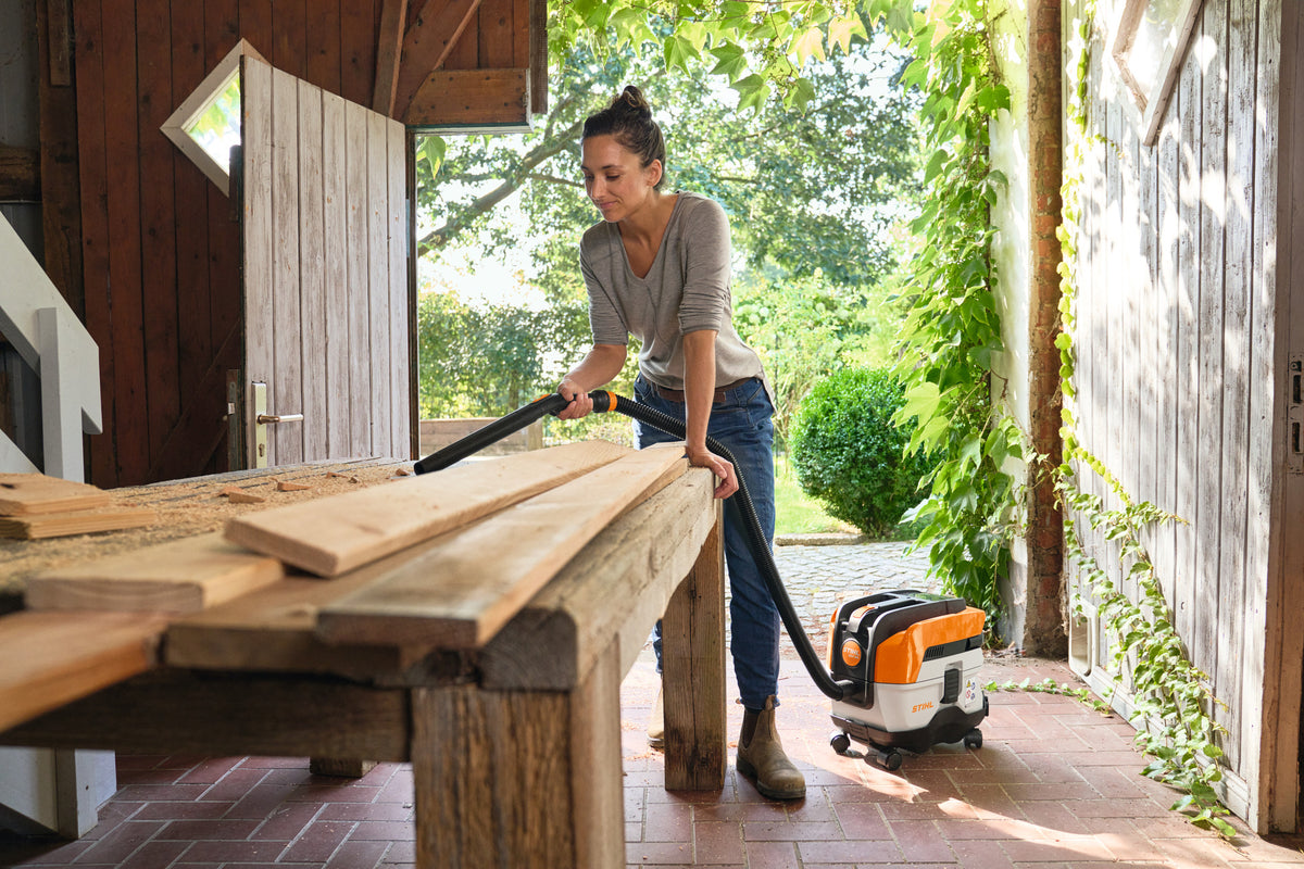 Stihl SEA 50 Battery Powered Vacuum | Set includes AK 20 Battery & AL 101 Charger